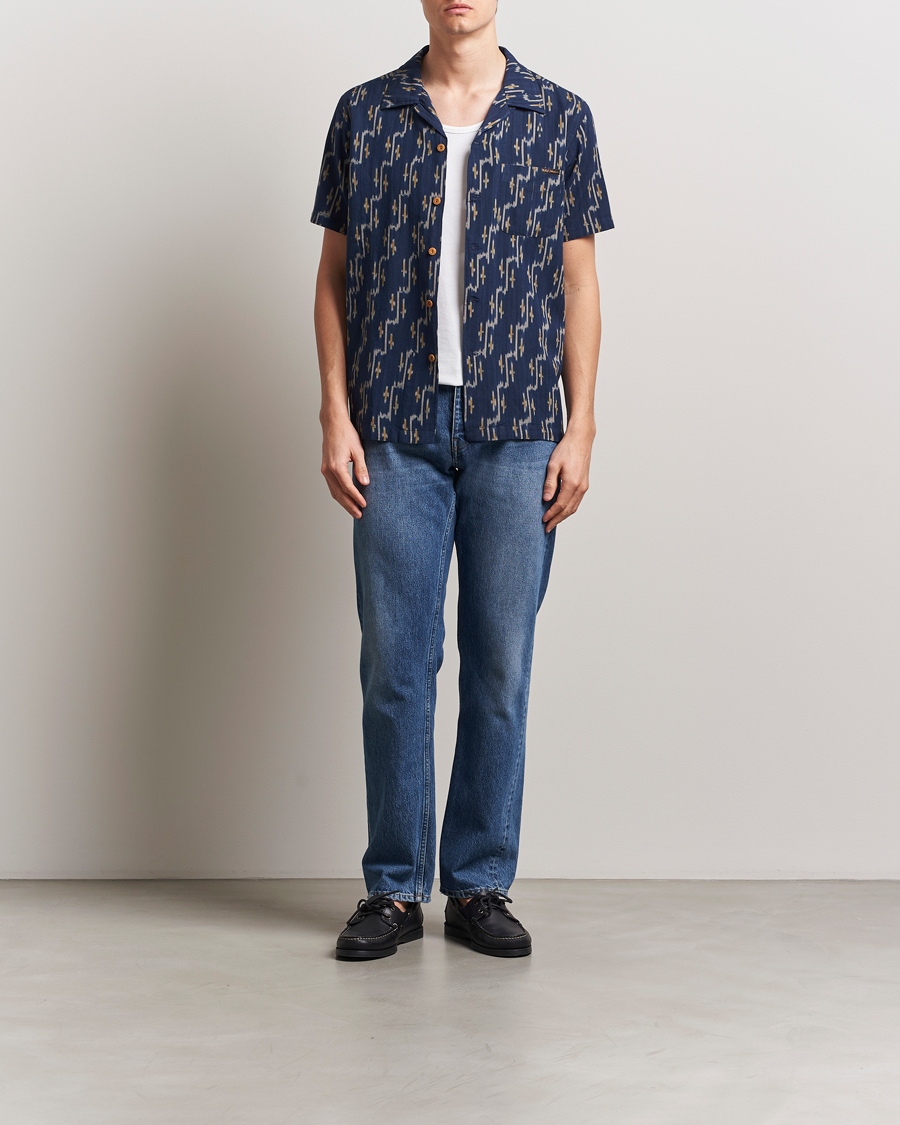 Uomini | Camicie | Nudie Jeans | Arvid Printed Short Sleeve Shirt Blueberry