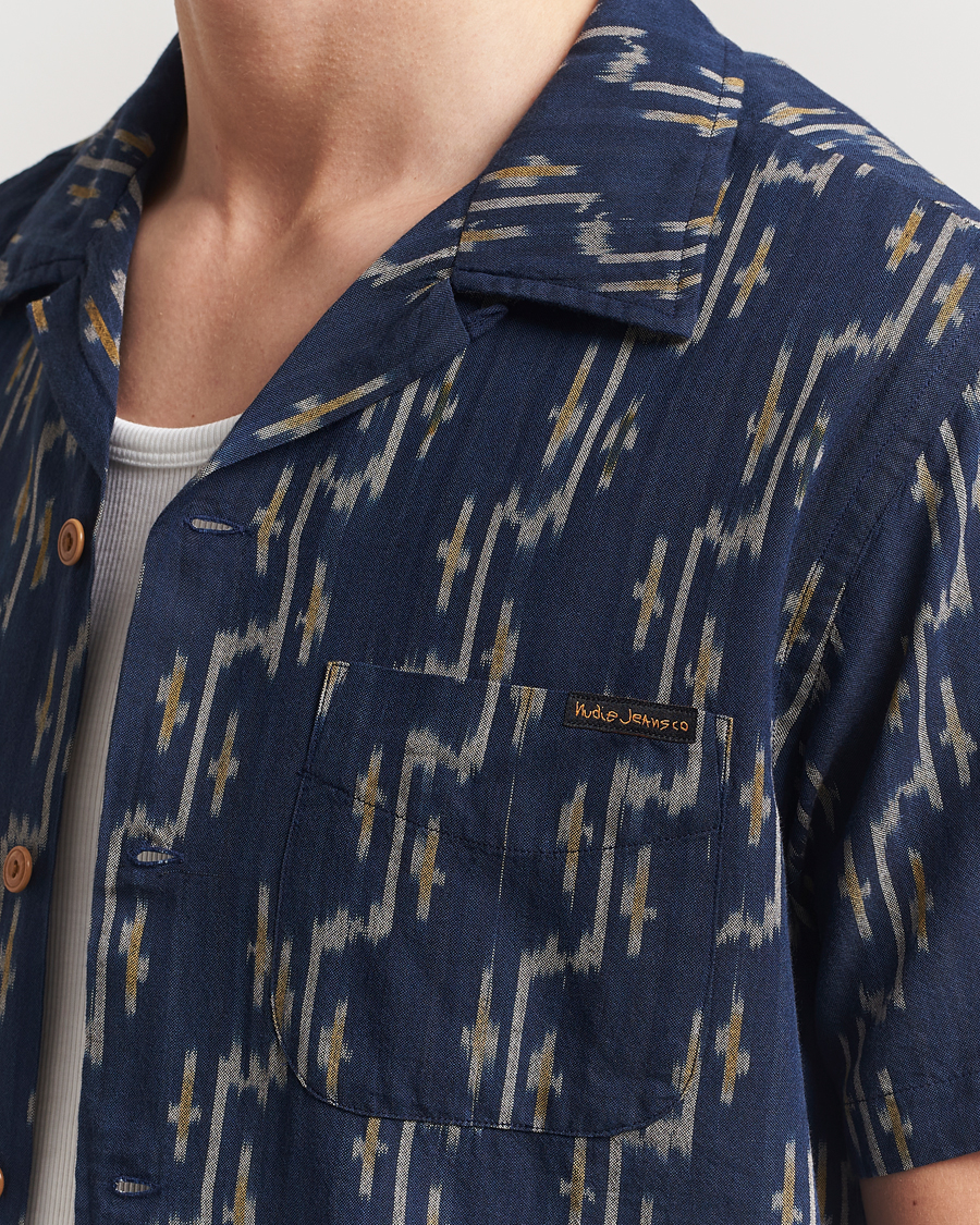 Uomini | Camicie | Nudie Jeans | Arvid Printed Short Sleeve Shirt Blueberry