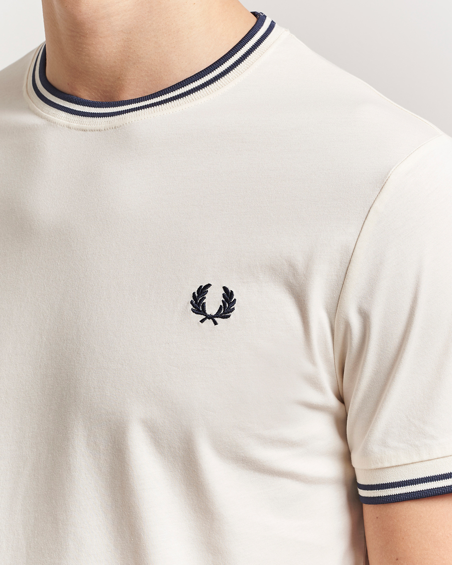 Uomini | T-shirt | Fred Perry | Twin Tipped T-Shirt Ecru