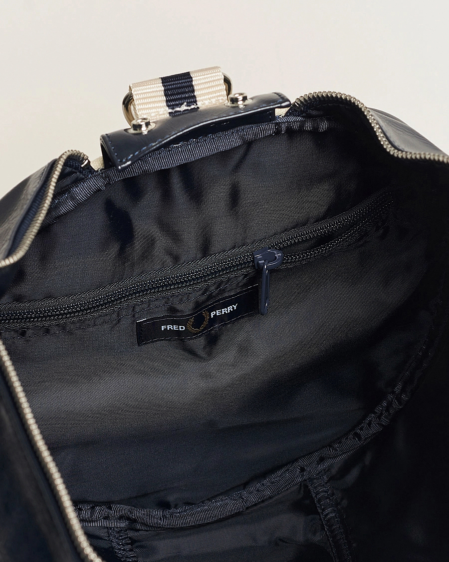 Uomini | Borse | Fred Perry | Classic Barrel Bag Navy/Ecru
