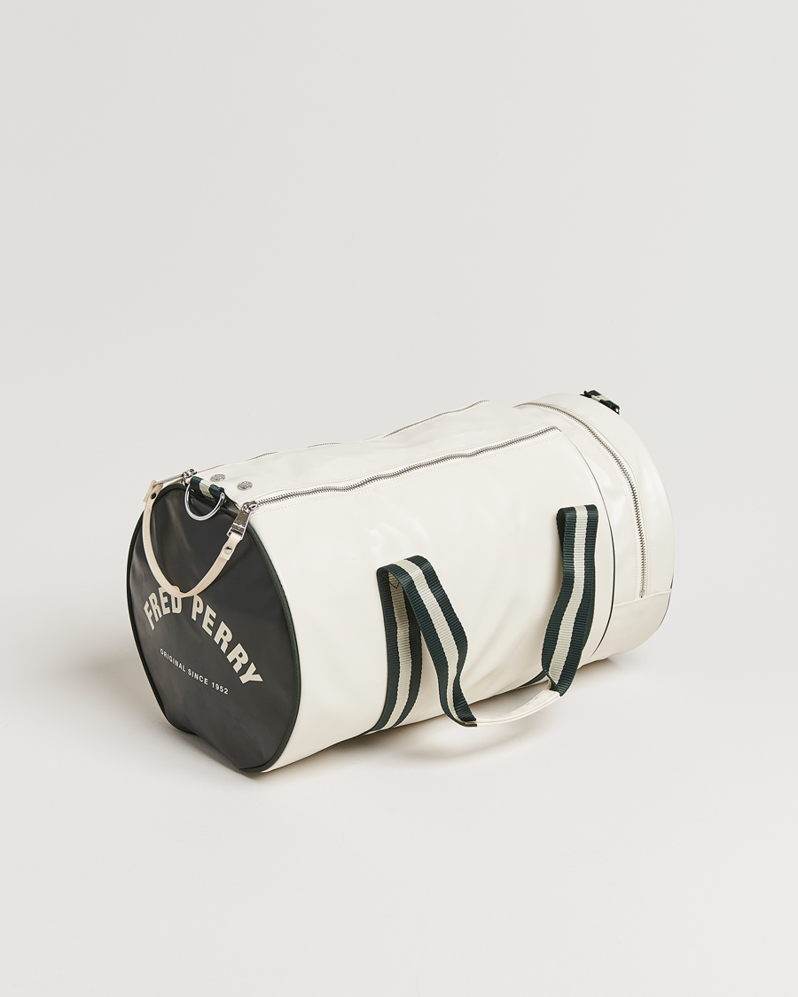 Uomini | Fred Perry Classic Barrel Bag Snow White/Court Green | Fred Perry | Classic Barrel Bag Snow White/Court Green