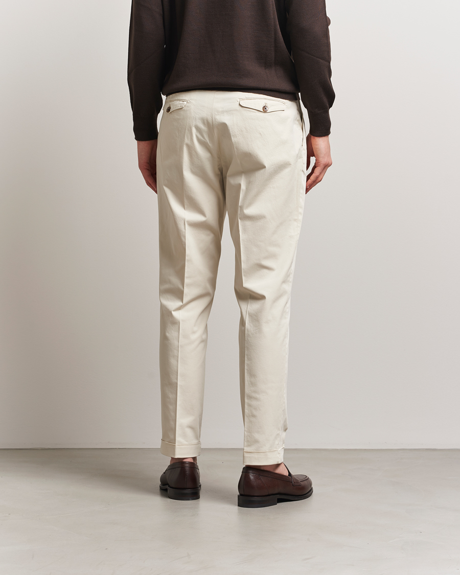Uomini | Pantaloni | Briglia 1949 | Easy Fit Pleated Cotton Stretch Chino Cream