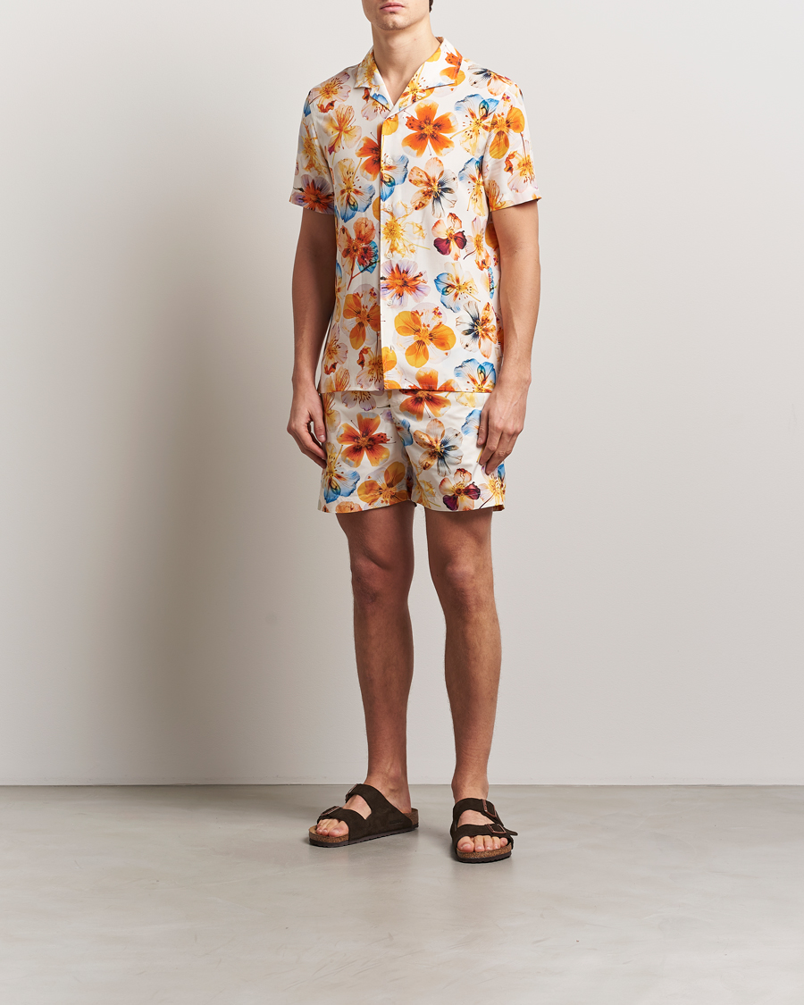 Uomini | Costumi da bagno | Orlebar Brown | Bulldog Oshibana Printed Swimshorts White Sand