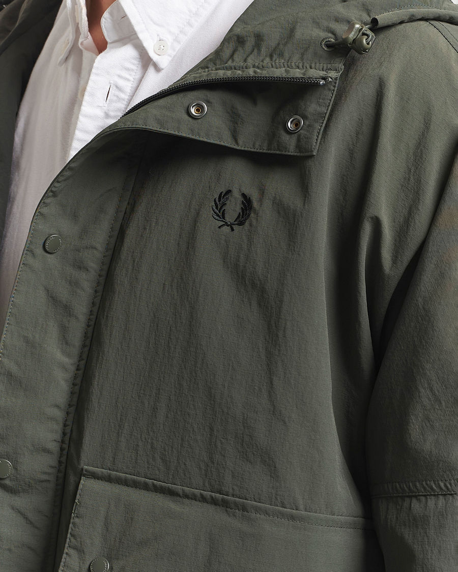 Uomini | Giacche | Fred Perry | Cropped Hooded Fishing Parka Field Green
