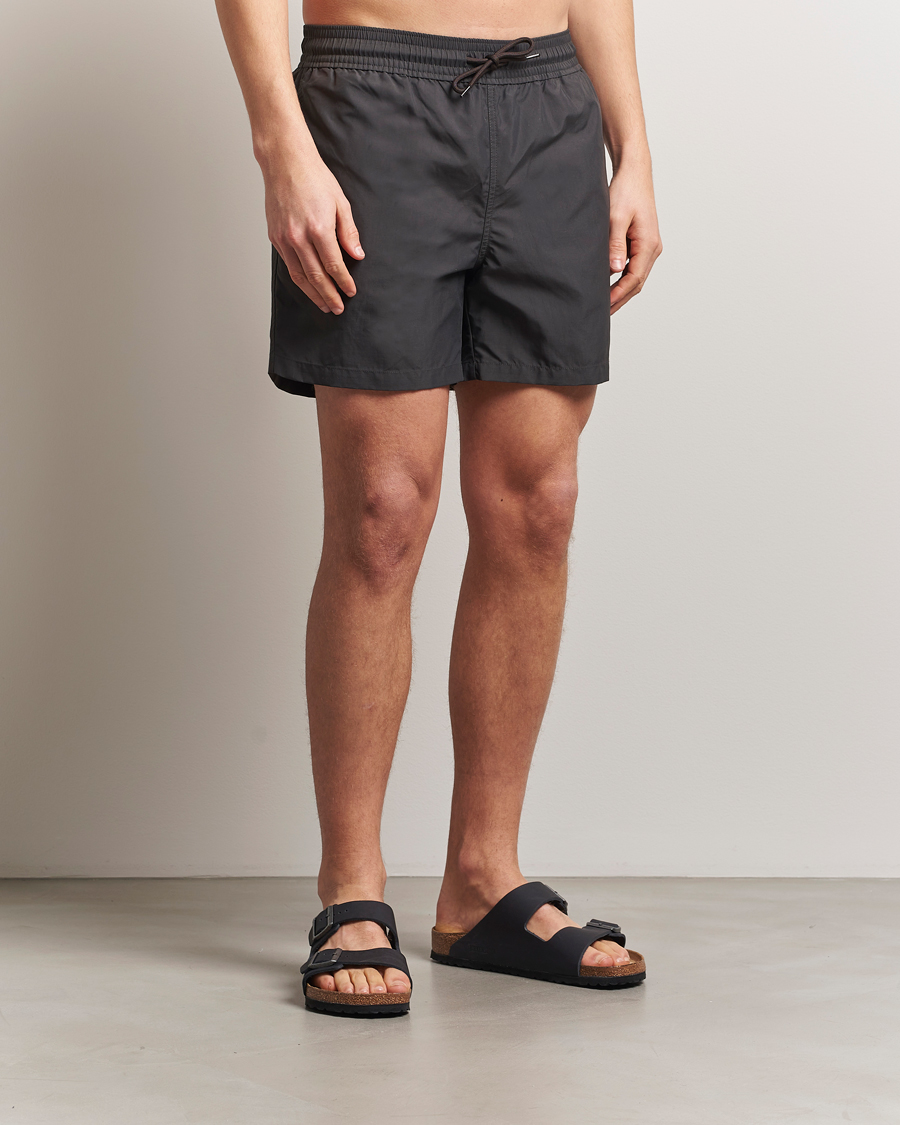 Uomini | Costumi da bagno | Colorful Standard | Classic Organic Swim Shorts Lava Grey