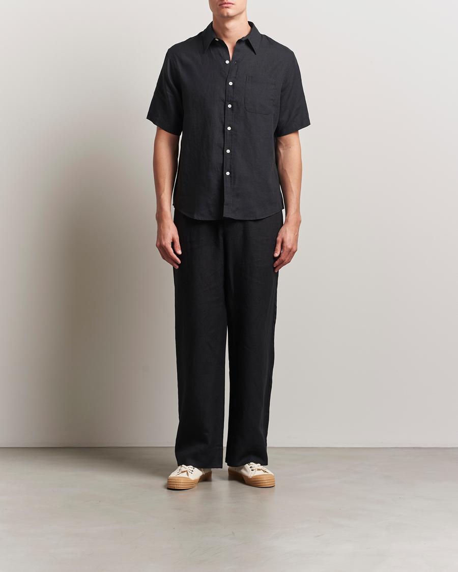 Uomini | Camicie | Colorful Standard | Garment Dyed Linen Short Sleeve Shirt Deep Black