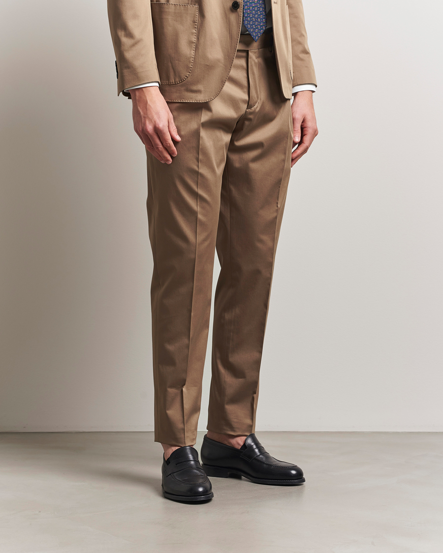 Uomini | Pantaloni | Lardini | Pleated Cotton Stretch Trousers Light Brown