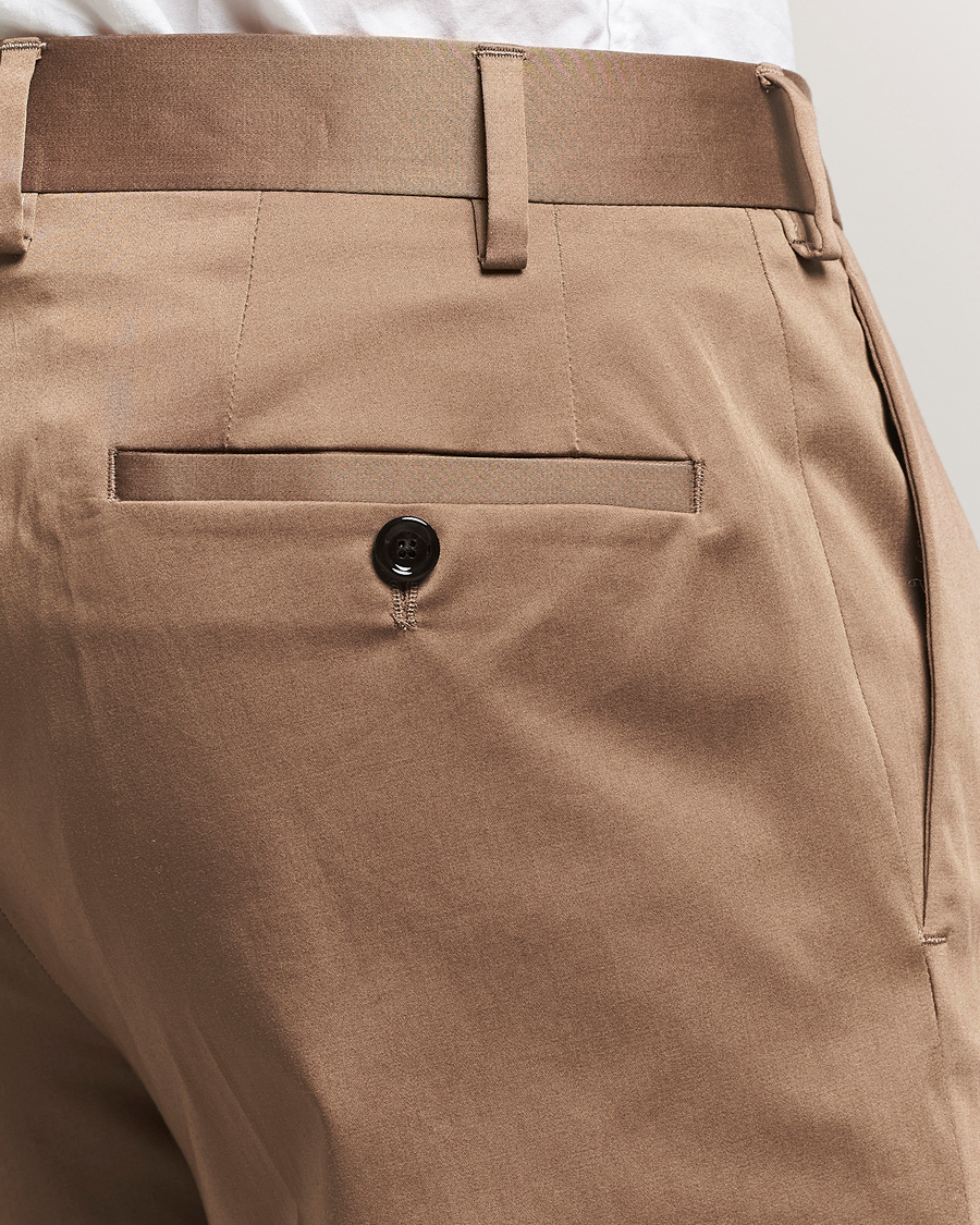 Uomini | Pantaloni | Lardini | Pleated Cotton Stretch Trousers Light Brown