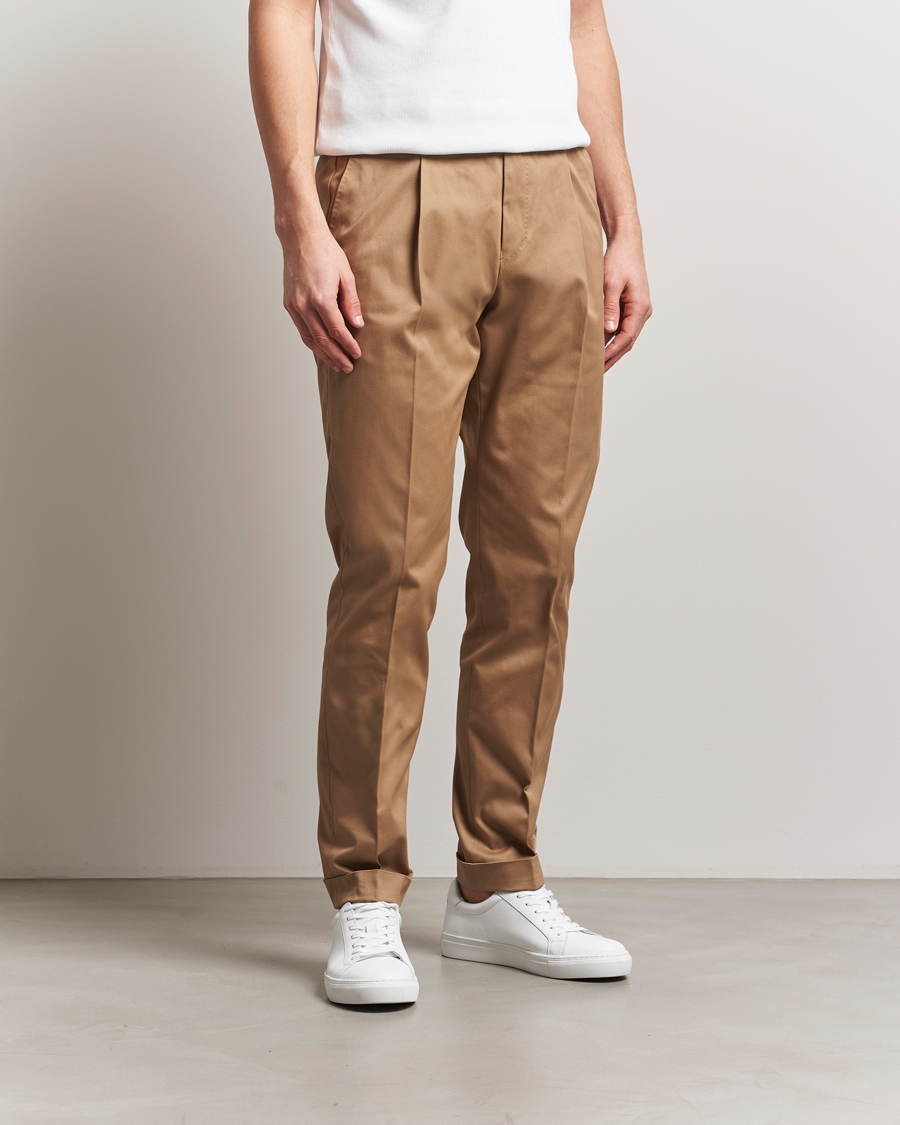 Uomini | Pantaloni | Tiger of Sweden | Tenuta Pleated Cotton Trousers Beige