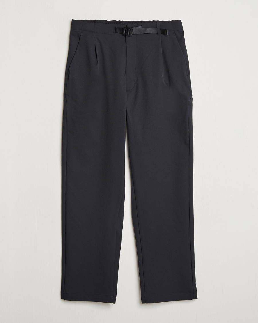 Uomini | Pantaloni | Goldwin | One Tuck Tapered Stretch Pants Black