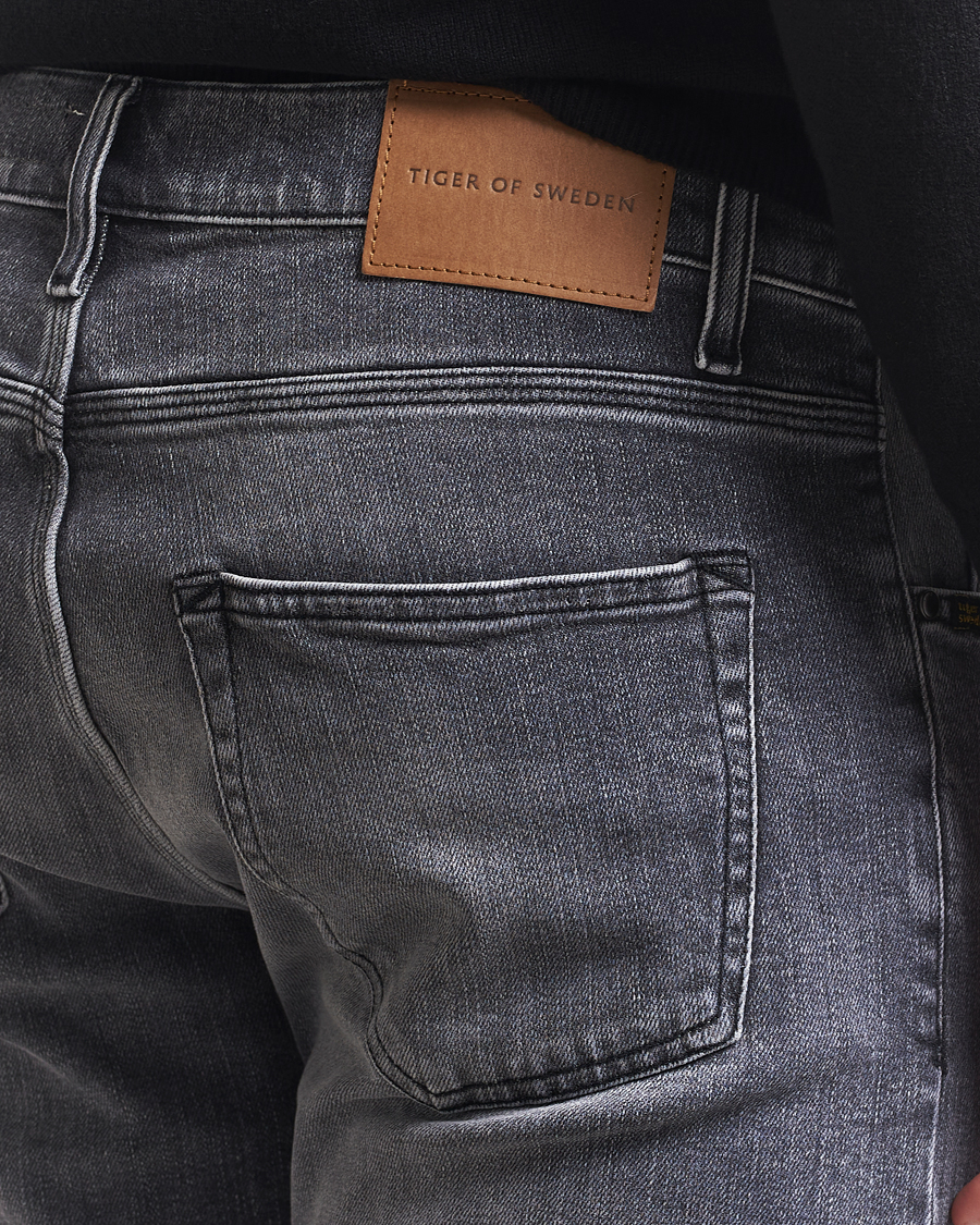 Uomini | Jeans | Tiger of Sweden | Pistolero Stretch Cotton Jeans Washed Black