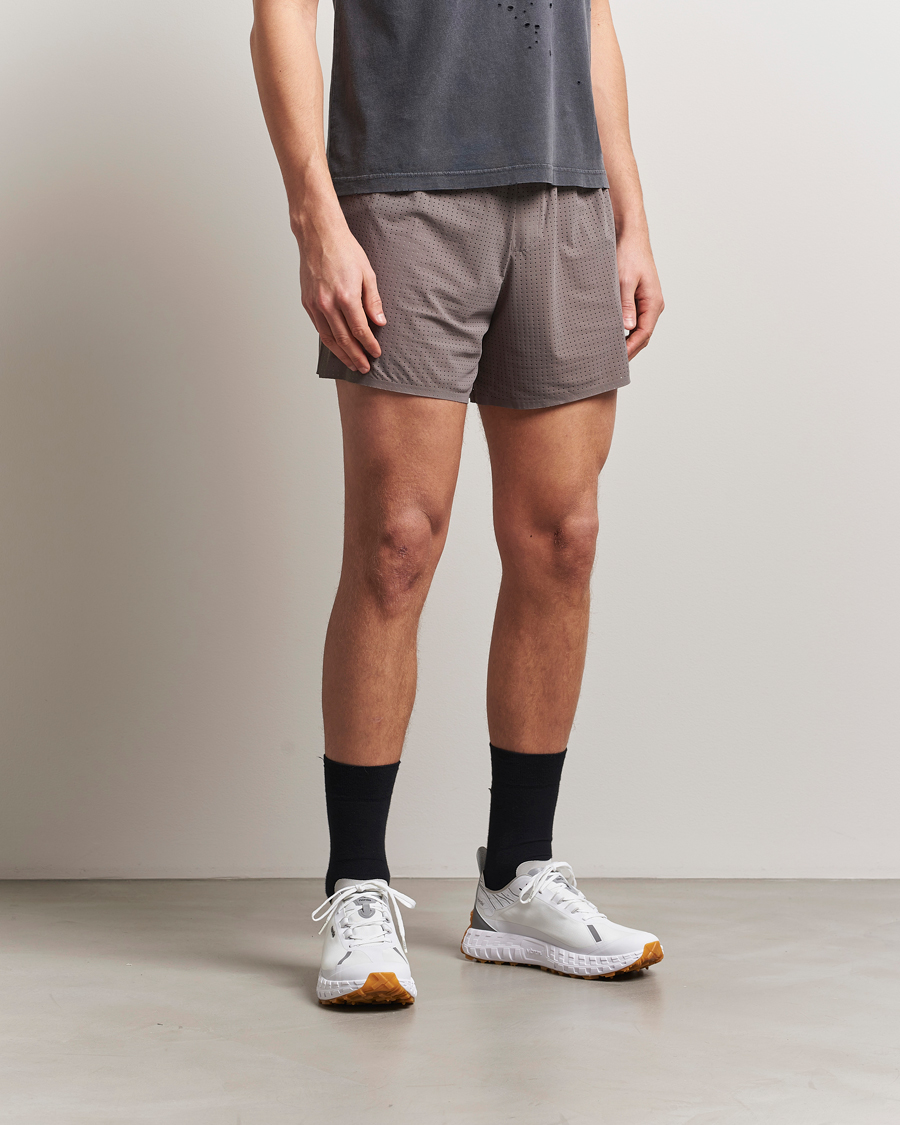 Uomini | Pantaloncini | Satisfy | Space-O 5 Inch Shorts Taupe