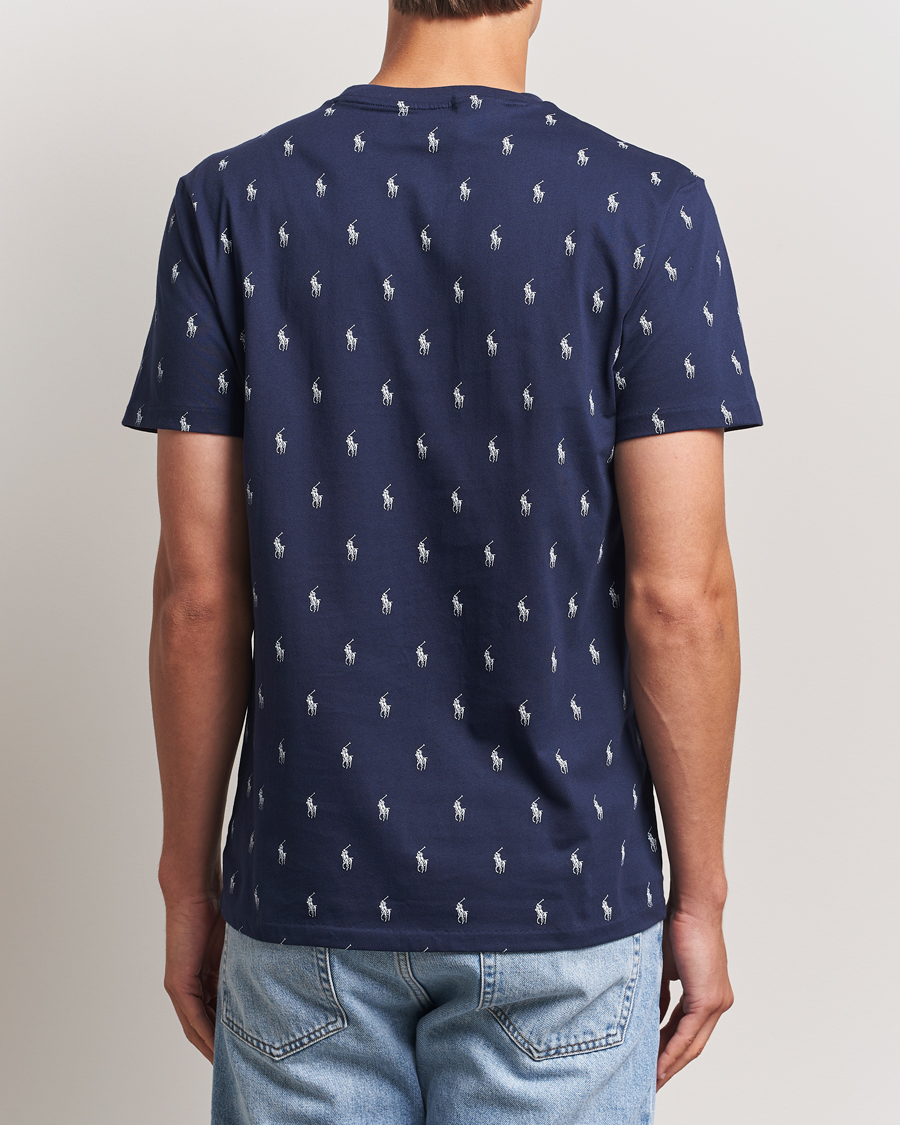Uomini | Polo Ralph Lauren All over Player Sleeping Tee Cruise Navy | Polo Ralph Lauren | All over Player Sleeping Tee Cruise Navy