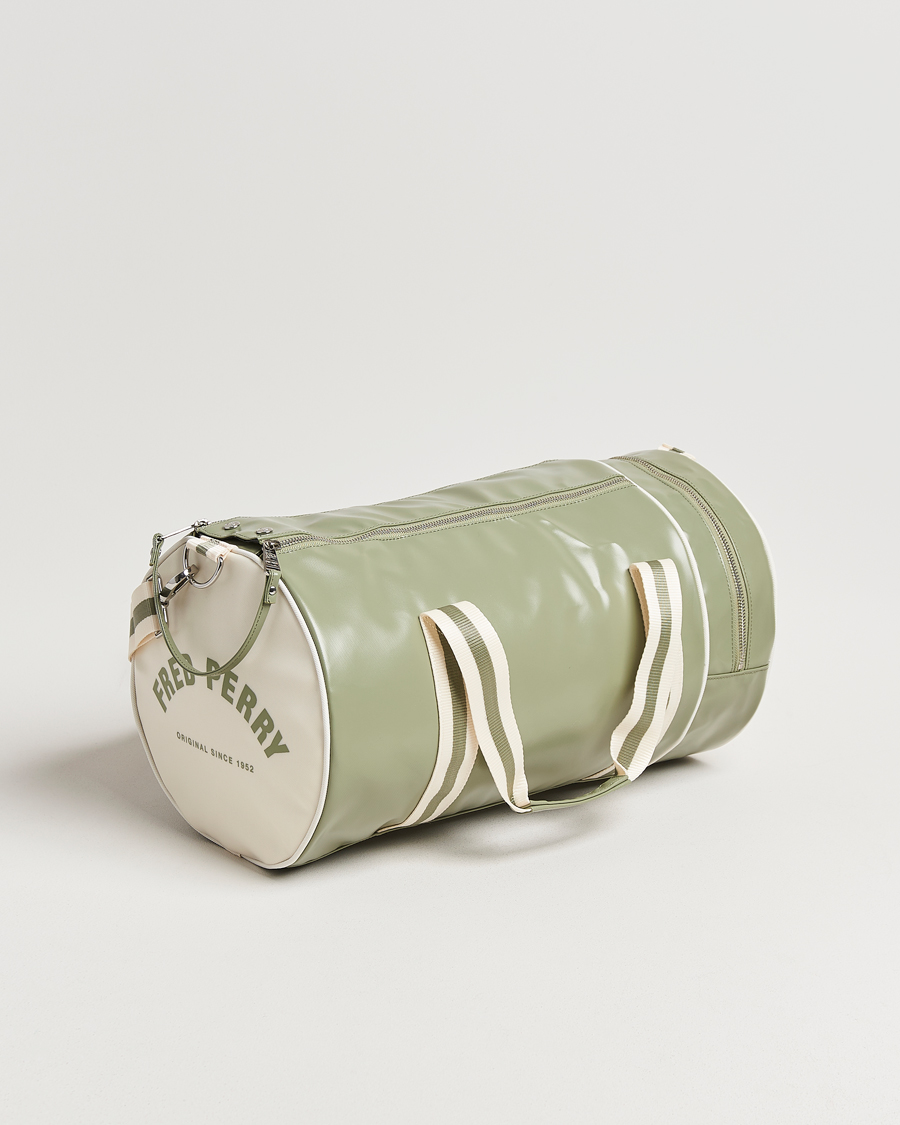 Uomini | Fred Perry Classic Barrel Bag Olive Mint/White | Fred Perry | Classic Barrel Bag Olive Mint/White