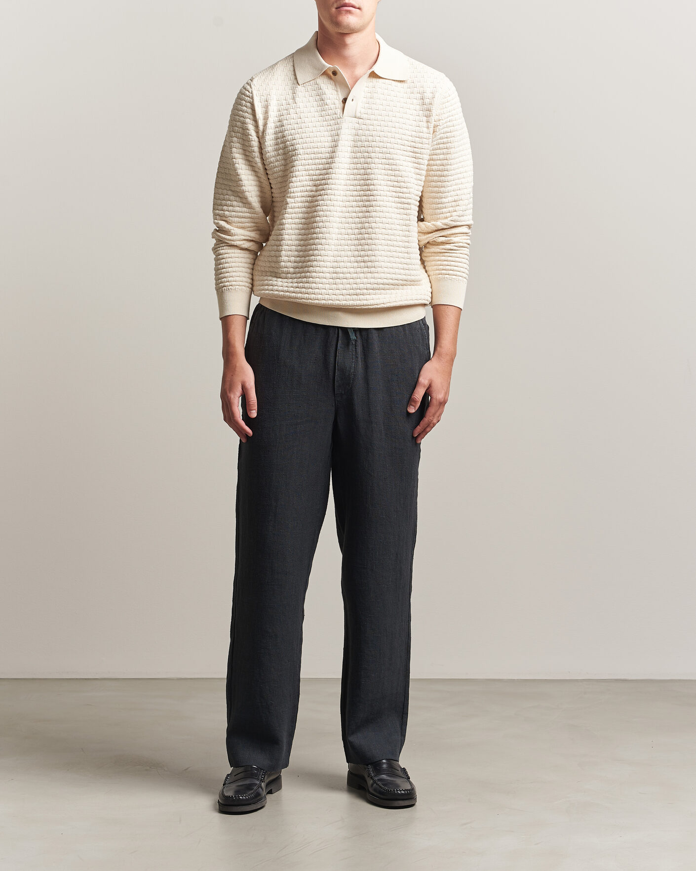 Uomini | Pantaloni | A Day's March | Tamiat Linen Drawstring Trousers Black