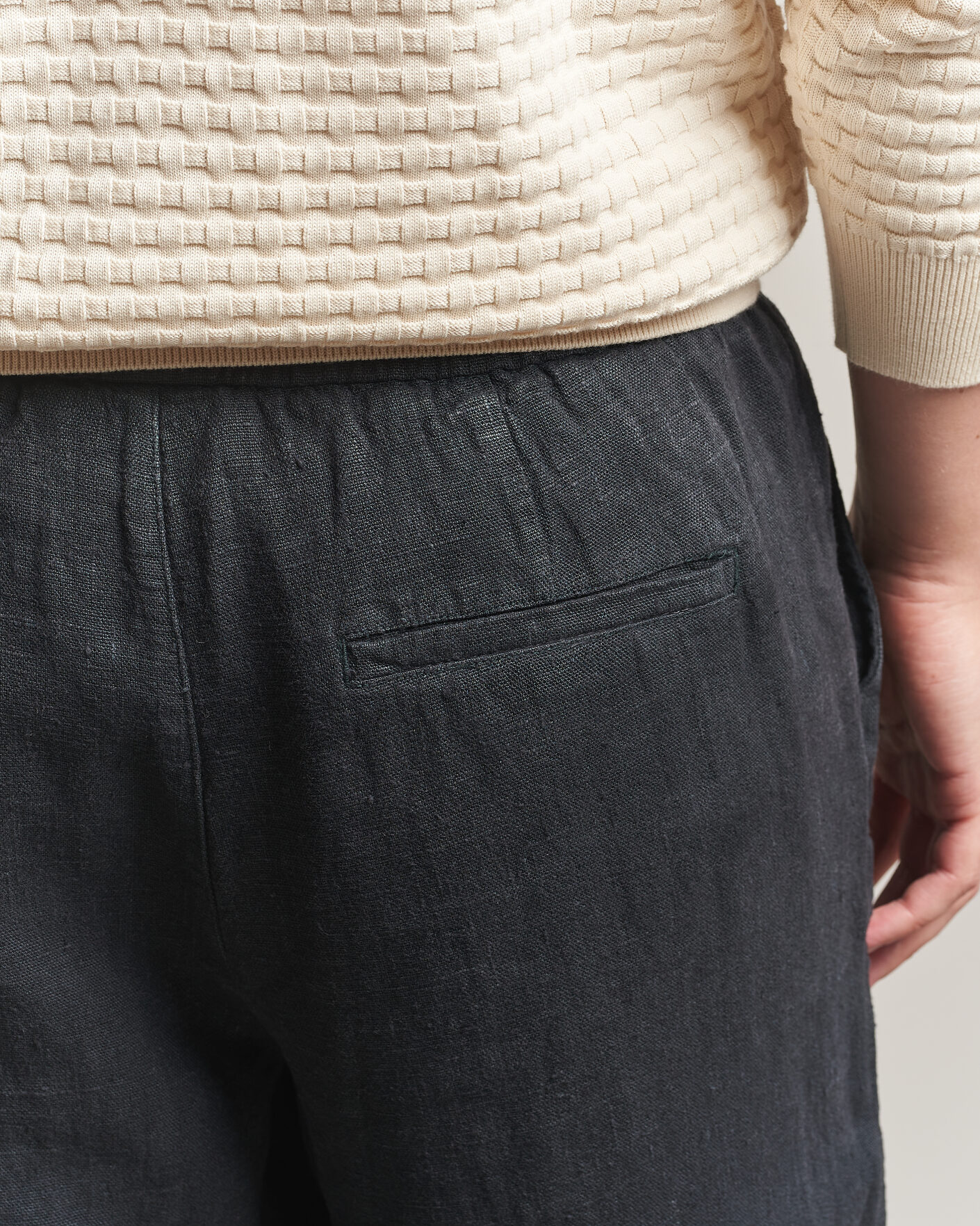 Uomini | Pantaloni | A Day's March | Tamiat Linen Drawstring Trousers Black
