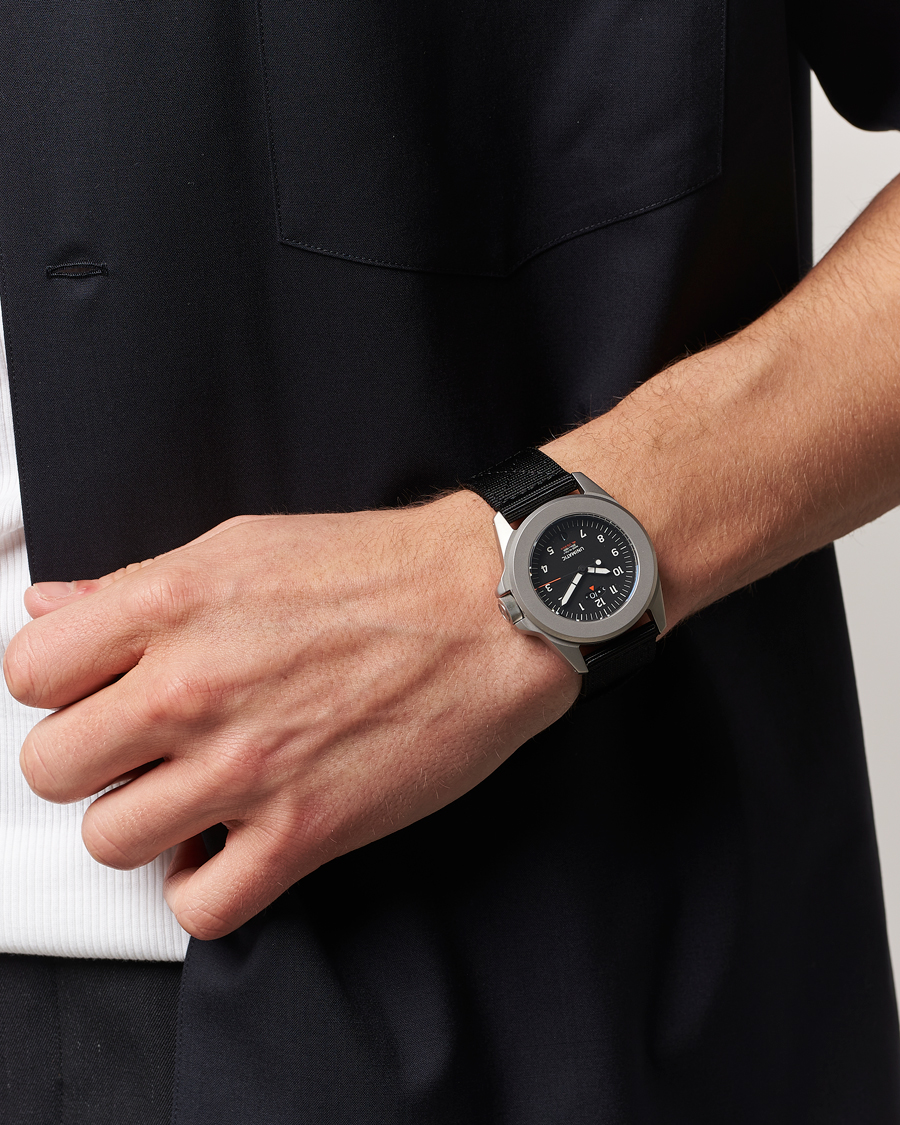 Uomini | UNIMATIC UT4 GMT Toolwatch Black | UNIMATIC | UT4 GMT Toolwatch Black