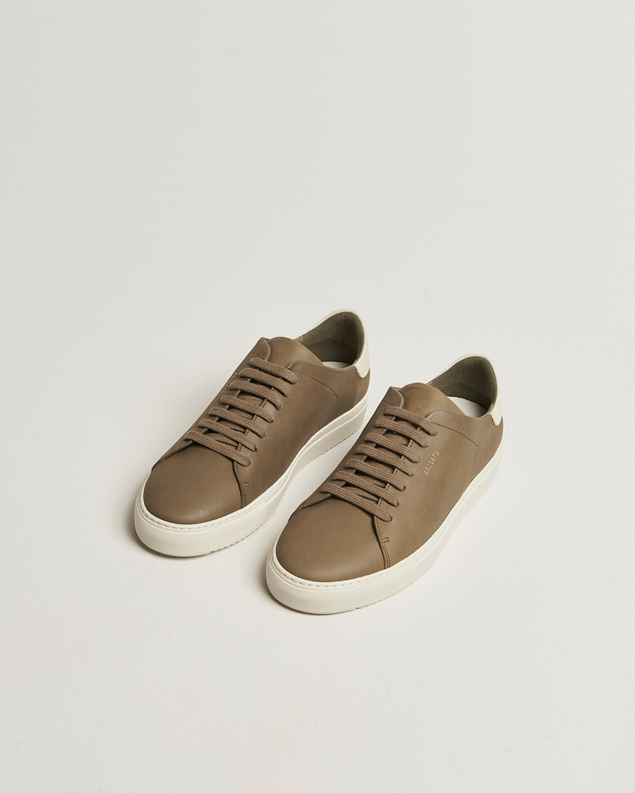 Uomini | Axel Arigato Clean 90 Nubuck Sneaker Dark Green/Light Beige | Axel Arigato | Clean 90 Nubuck Sneaker Dark Green/Light Beige