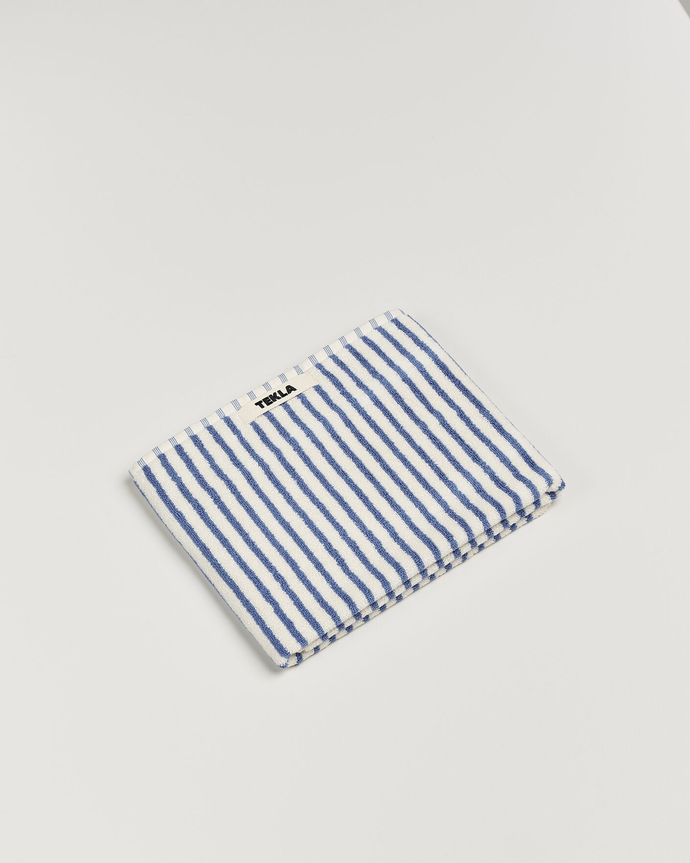 Uomini | Tessuti | Tekla | Organic Terry Hand Towel Coastal Blue Stripes