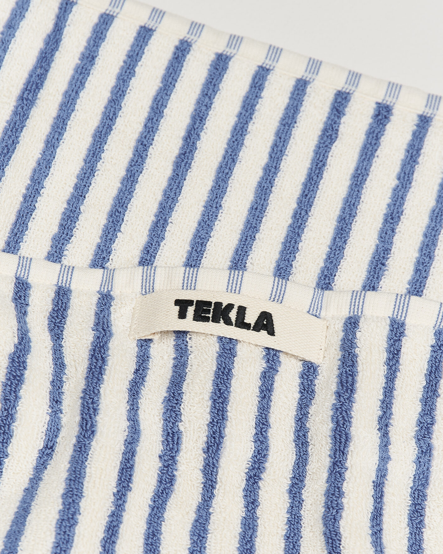 Uomini | Tessuti | Tekla | Organic Terry Hand Towel Coastal Blue Stripes