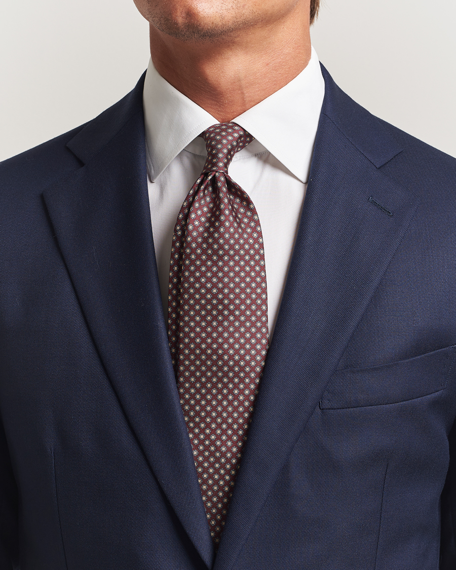 Uomini | Amanda Christensen Silk Oxford Printed Medallion 8cm Tie Wine | Amanda Christensen | Silk Oxford Printed Medallion 8cm Tie Wine