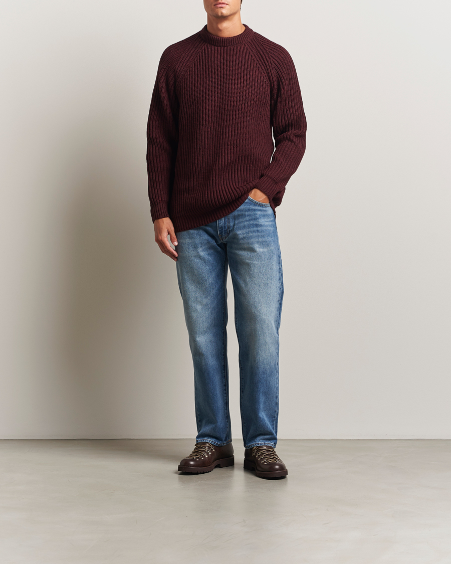 Uomini | Maglieria | Gloverall | Fisherman Rib Chunky Wool Crew Neck Burgundy