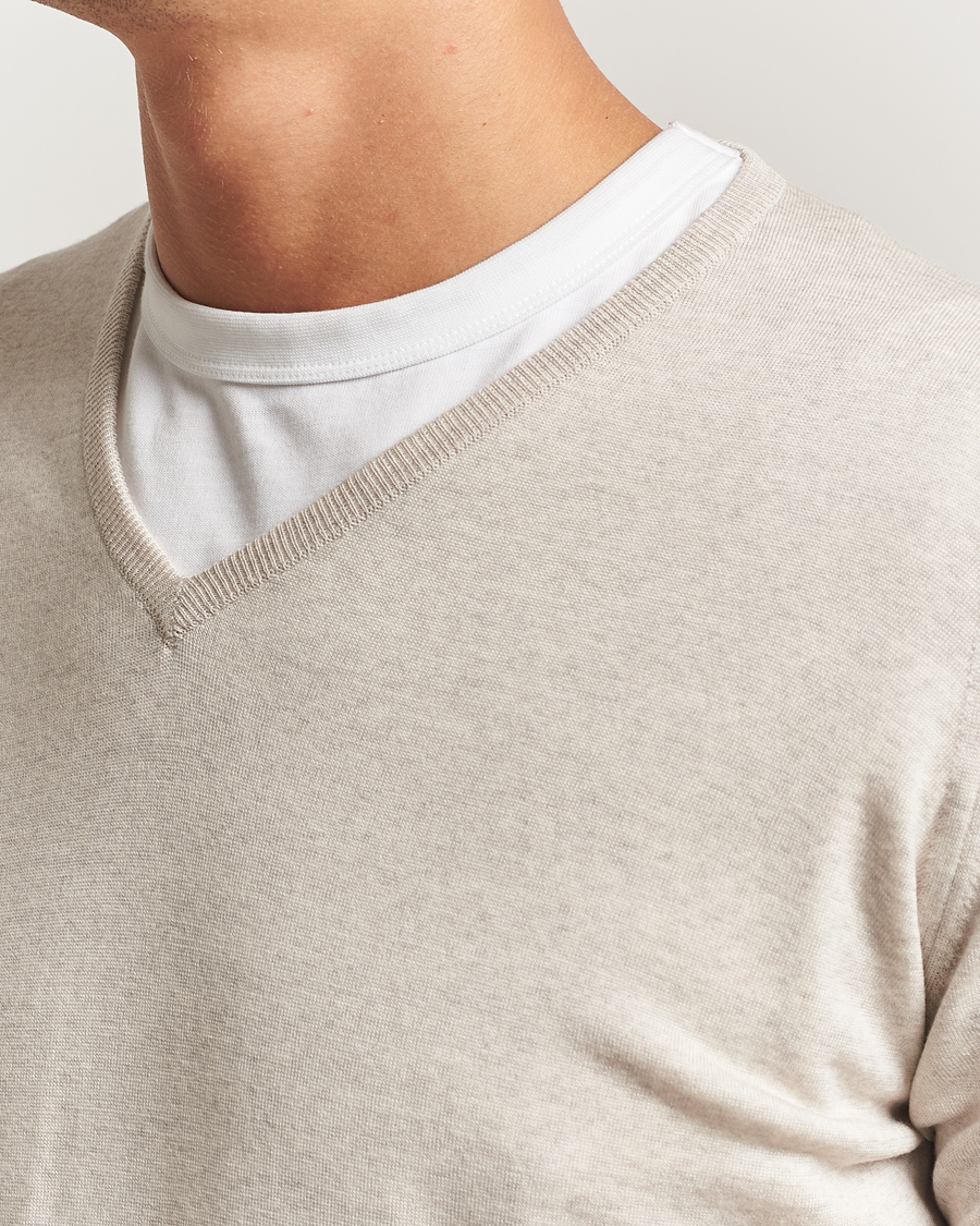 Uomini | Maglieria | John Smedley | Bobby Extra Fine Merino V-Neck Pullover Grey Fleece