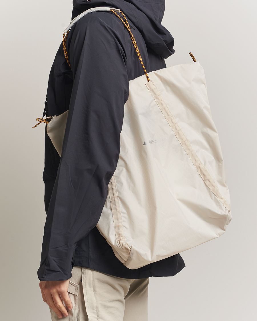 Uomini | Borse | Klättermusen | Gebo 23L Lightweight Totebag Putty Grey