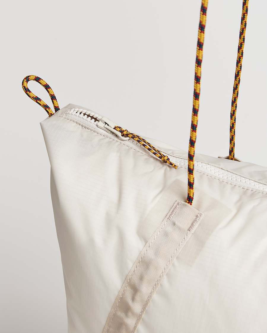 Uomini | Borse | Klättermusen | Gebo 23L Lightweight Totebag Putty Grey