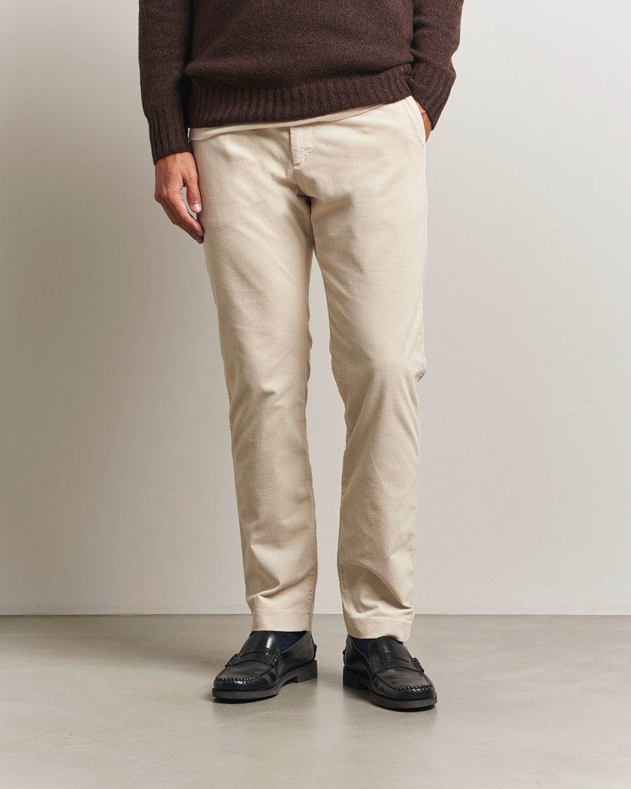 Uomini | Pantaloni | NN07 | Theo Regular Fit Corduroy Chinos Ivory