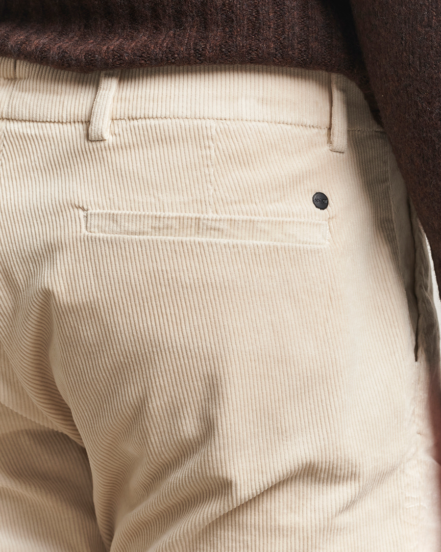 Uomini | Pantaloni | NN07 | Theo Regular Fit Corduroy Chinos Ivory