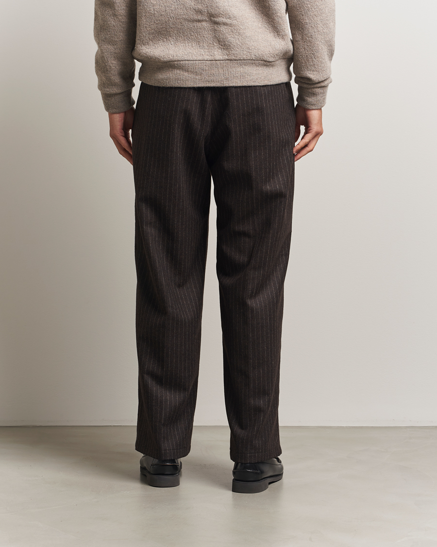 Uomini | Pantaloni | NN07 | Kay Wool Pleated Pinstriped Trousers Brown