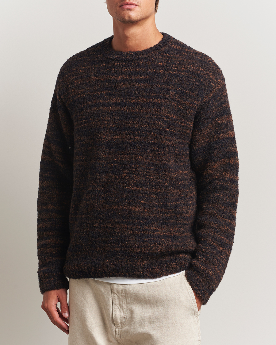 Uomini | Maglieria | Nudie Jeans | Gurra Bouclé Knitted Sweater Black/Brown