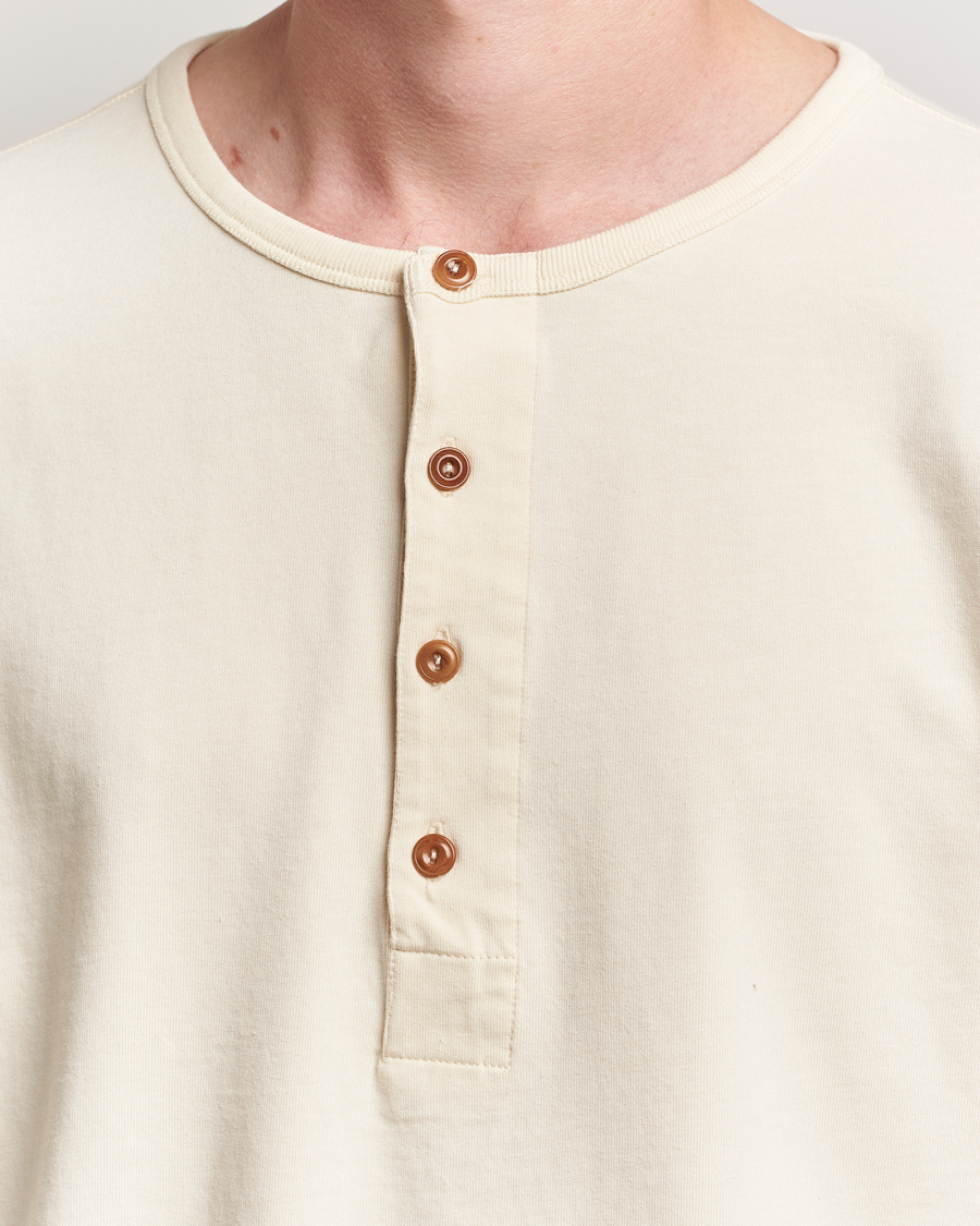 Uomini | T-shirt | Nudie Jeans | Long Sleeved Henley Ecru