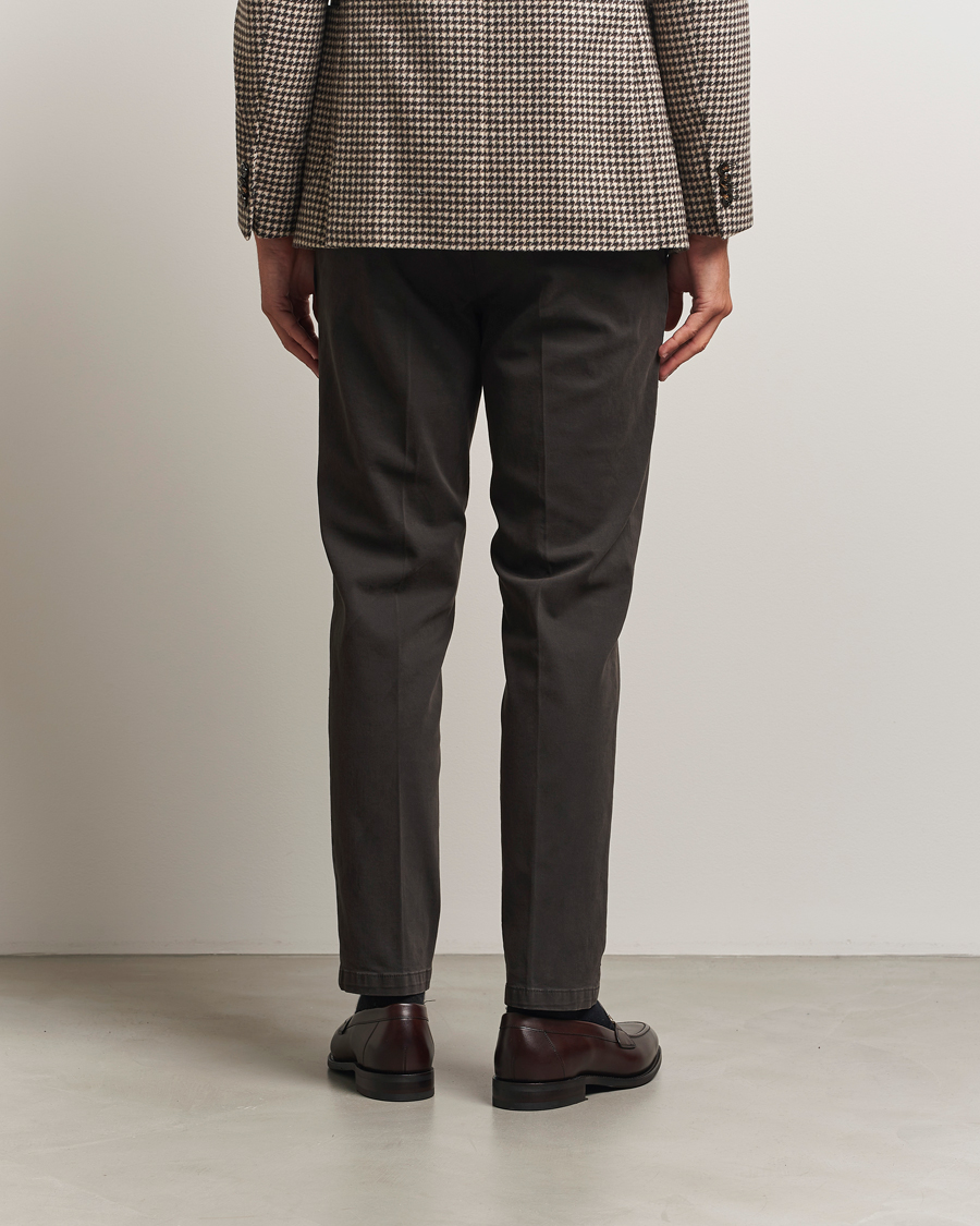 Uomini | Pantaloni | Briglia 1949 | Easy Fit Pleated Cotton Stretch Chino Dark Brown