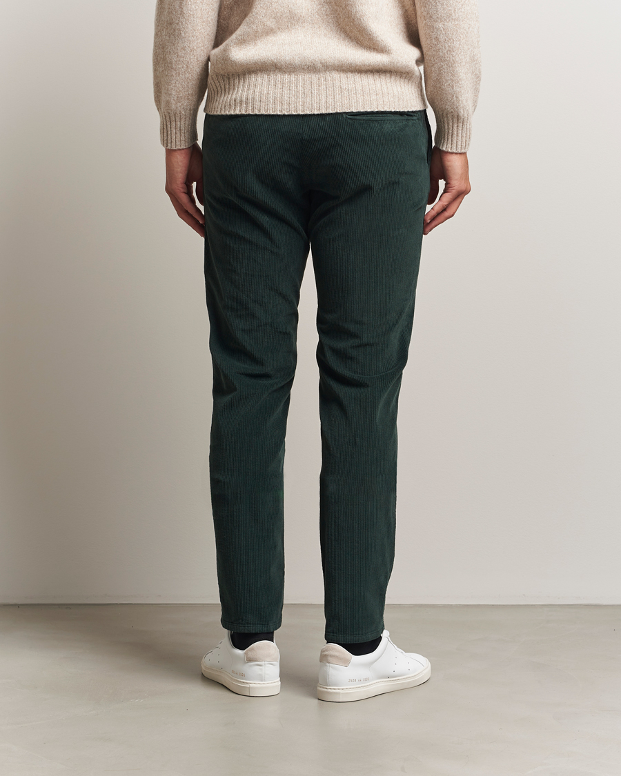 Uomini | Pantaloni | Incotex | Slim Fit Leisure Cord Slacks Dark Green