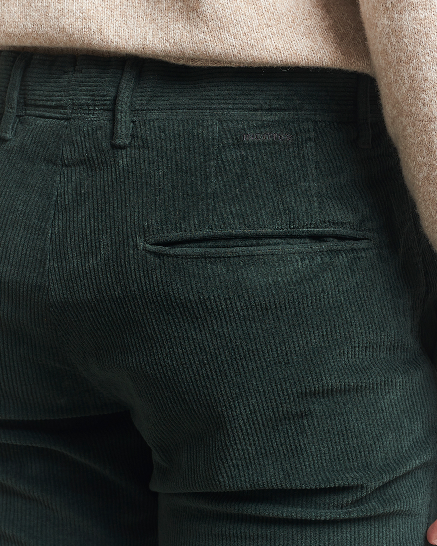 Uomini | Pantaloni | Incotex | Slim Fit Leisure Cord Slacks Dark Green