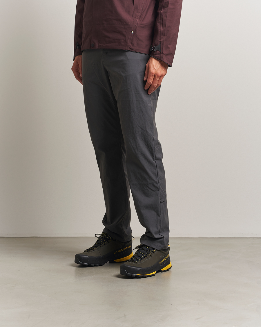 Uomini | Sneakers da trail | La Sportiva | TX5 GTX Hiking Shoes Carbon/Yellow