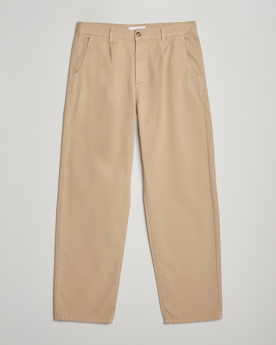 Uomini | Pantaloni | LES DEUX | Romeo Pleated Chino Pants Irish Cream