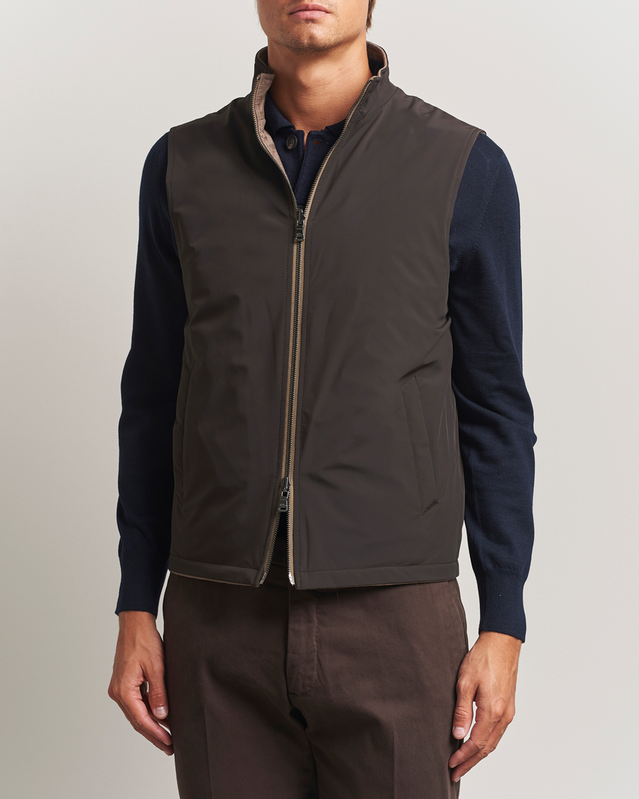 Uomini | Giacche | Oscar Jacobson | Nylon/Wool Reversible Vest Brown