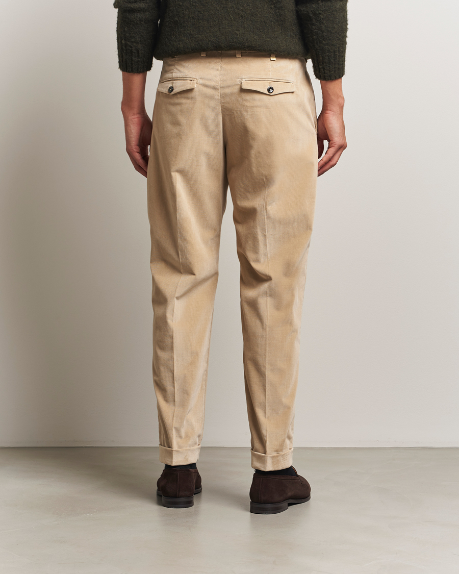 Uomini | Pantaloni | PT01 | Slim Fit Pleated Corduroy Trousers Light Beige