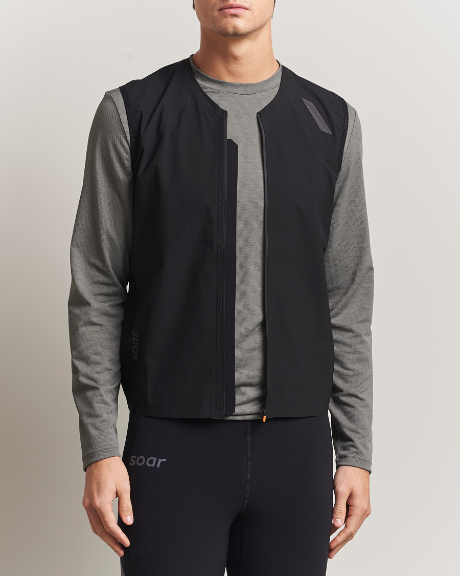 Uomini | Gilet | SOAR Running | Rainout Gilet Black