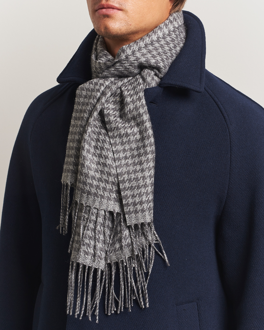 Uomini | Piacenza Cashmere Cashmere/Silk Houndstooth Scarf Light Grey | Piacenza Cashmere | Cashmere/Silk Houndstooth Scarf Light Grey