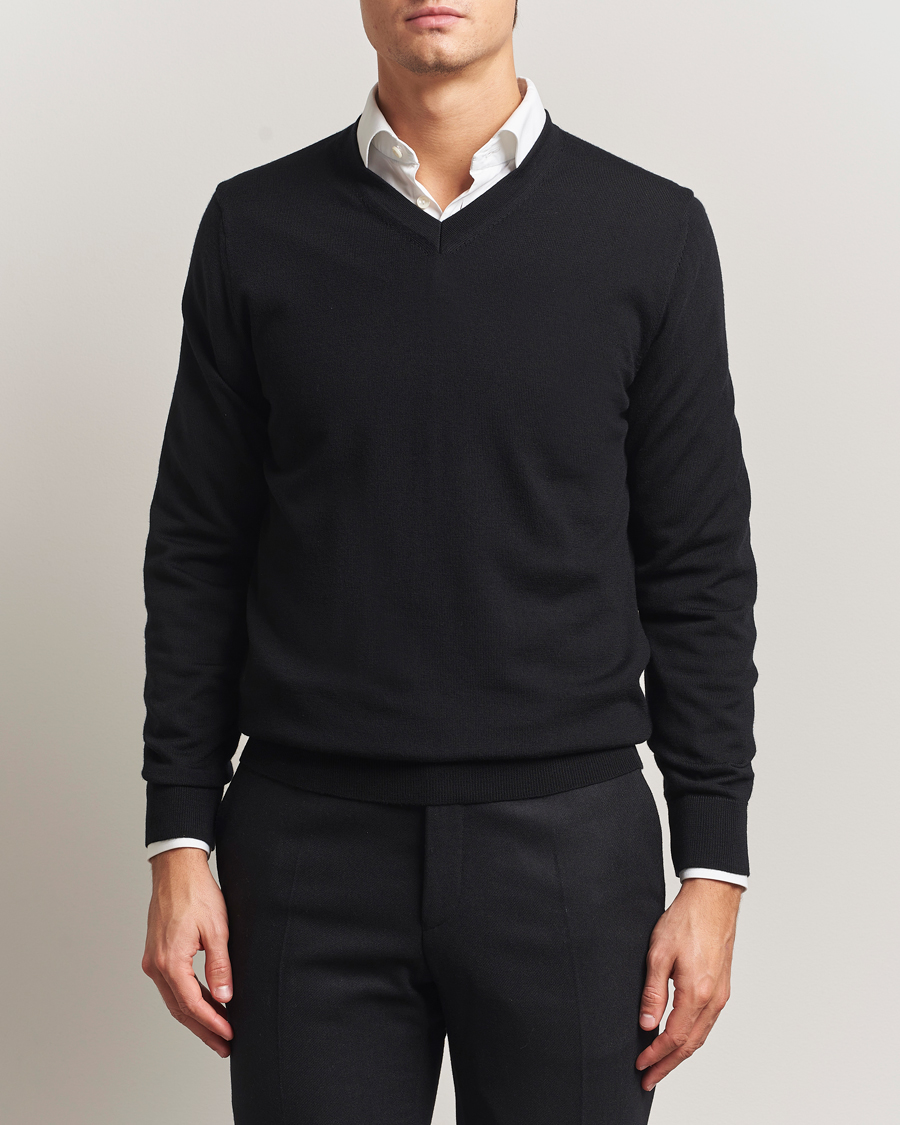 Uomini | Maglieria | Charles Tyrwhitt | Pure Merino V-Neck Jumper Black