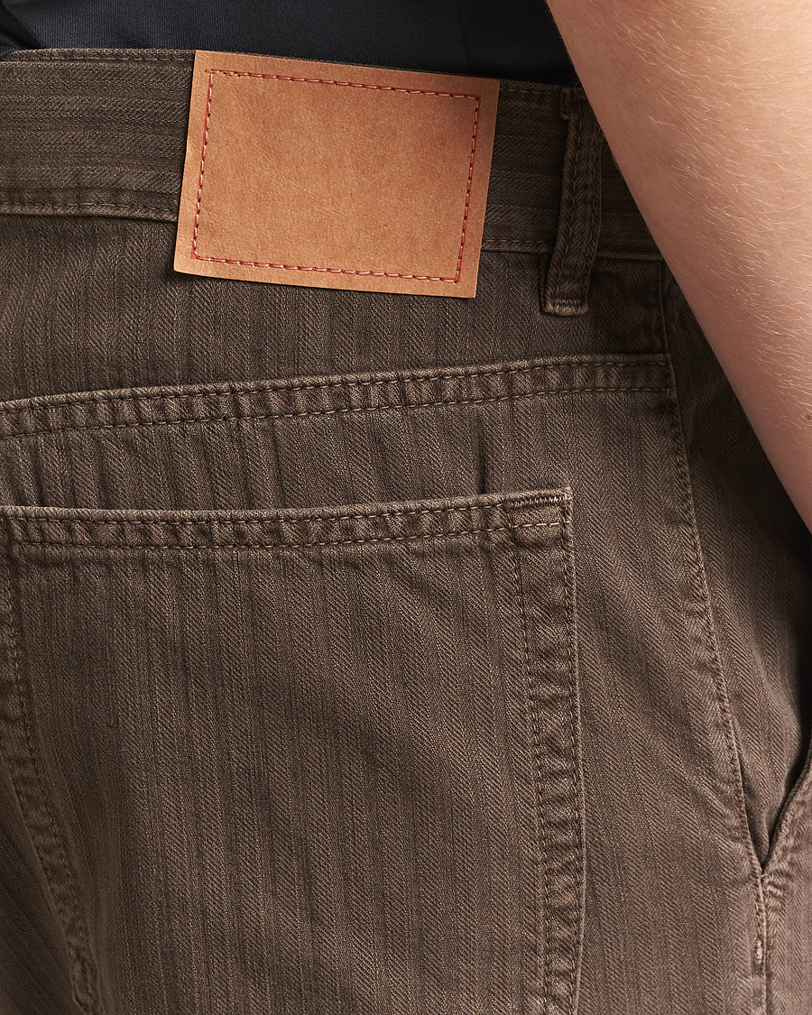 Uomini | Pantaloni | Jeanerica | Genua Herringbone Twill Chino Brown