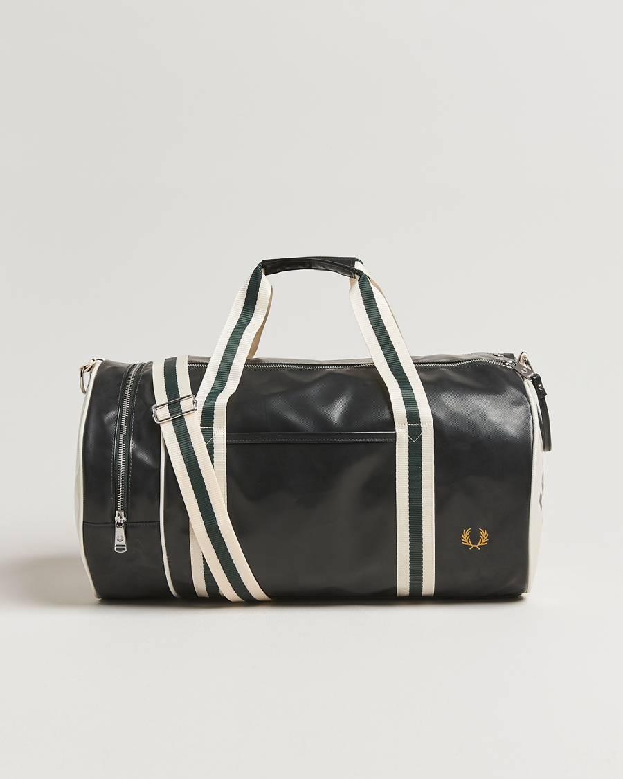 Uomini | Fred Perry Classic Barrel Bag Night Green/Ecru | Fred Perry | Classic Barrel Bag Night Green/Ecru