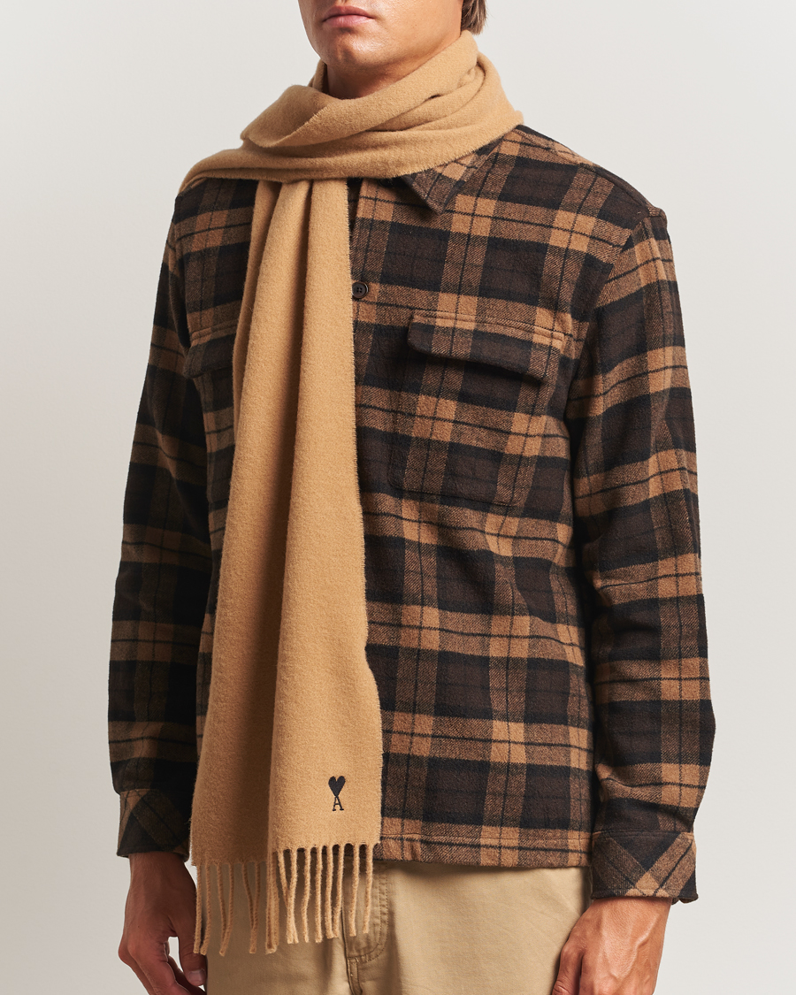 Uomini | AMI Heart Logo Scarf Camel | AMI | Heart Logo Scarf Camel