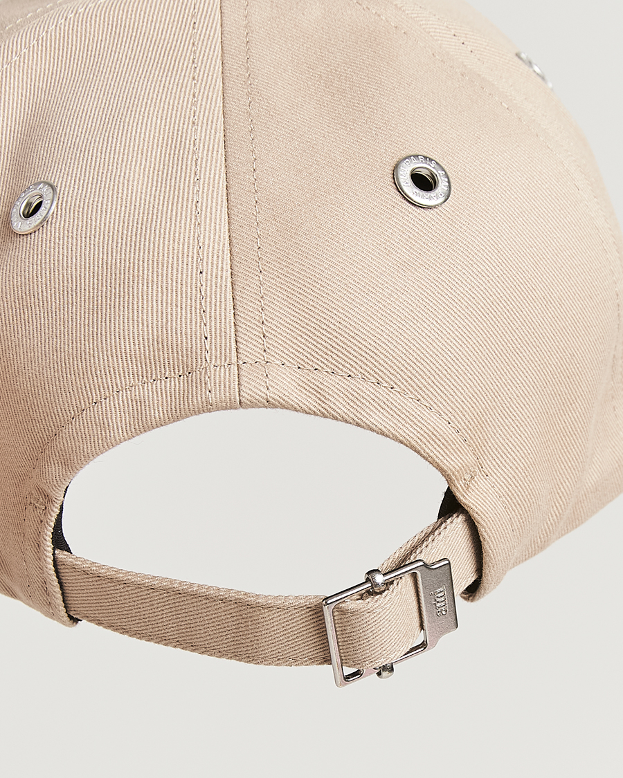 Uomini | AMI Black Heart Logo Cap Cafe Creme | AMI | Black Heart Logo Cap Cafe Creme