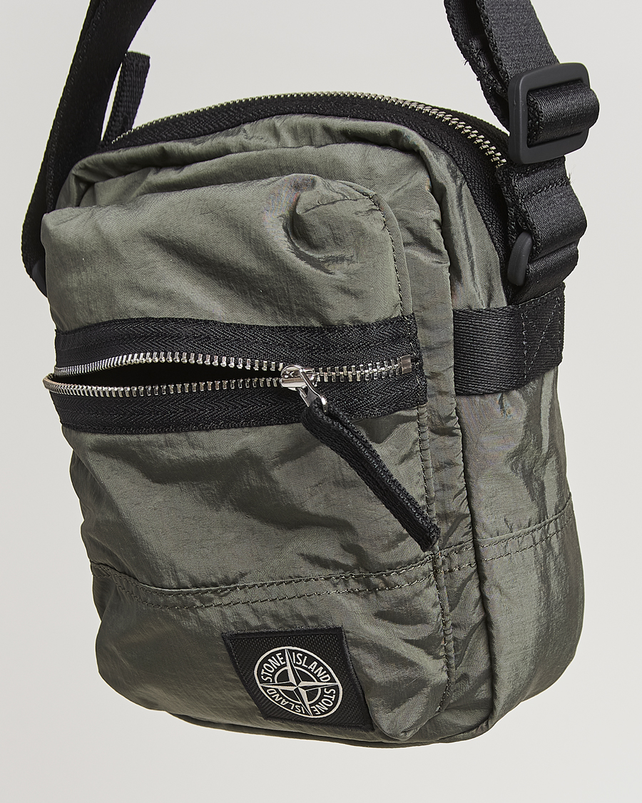 Uomini | Stone Island Nylon Metal Shoulder Pouch Musk | Stone Island | Nylon Metal Shoulder Pouch Musk
