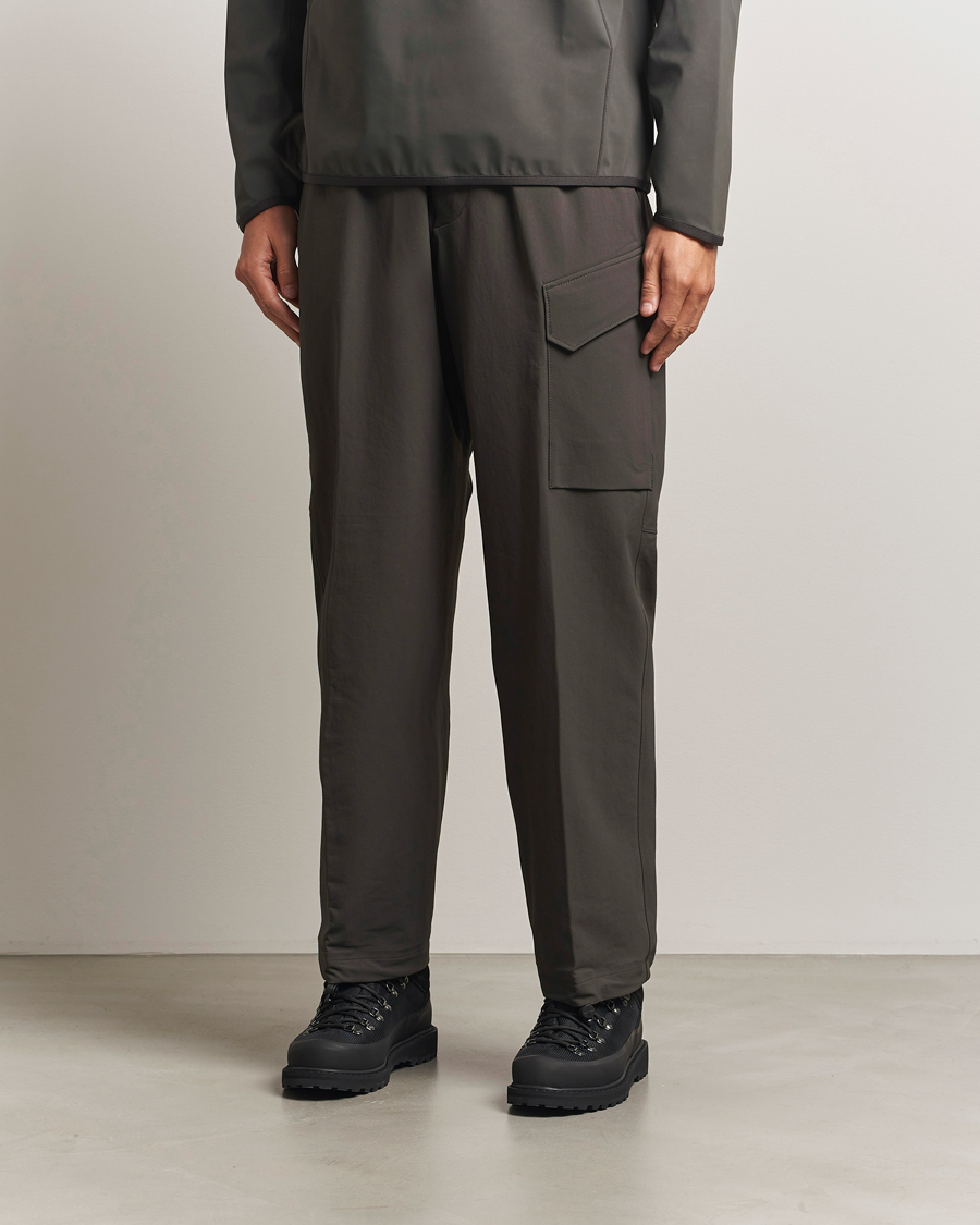 Uomini | Pantaloni | Stone Island | Stellina Nylon Stretch Cargo Joggers Lead Grey